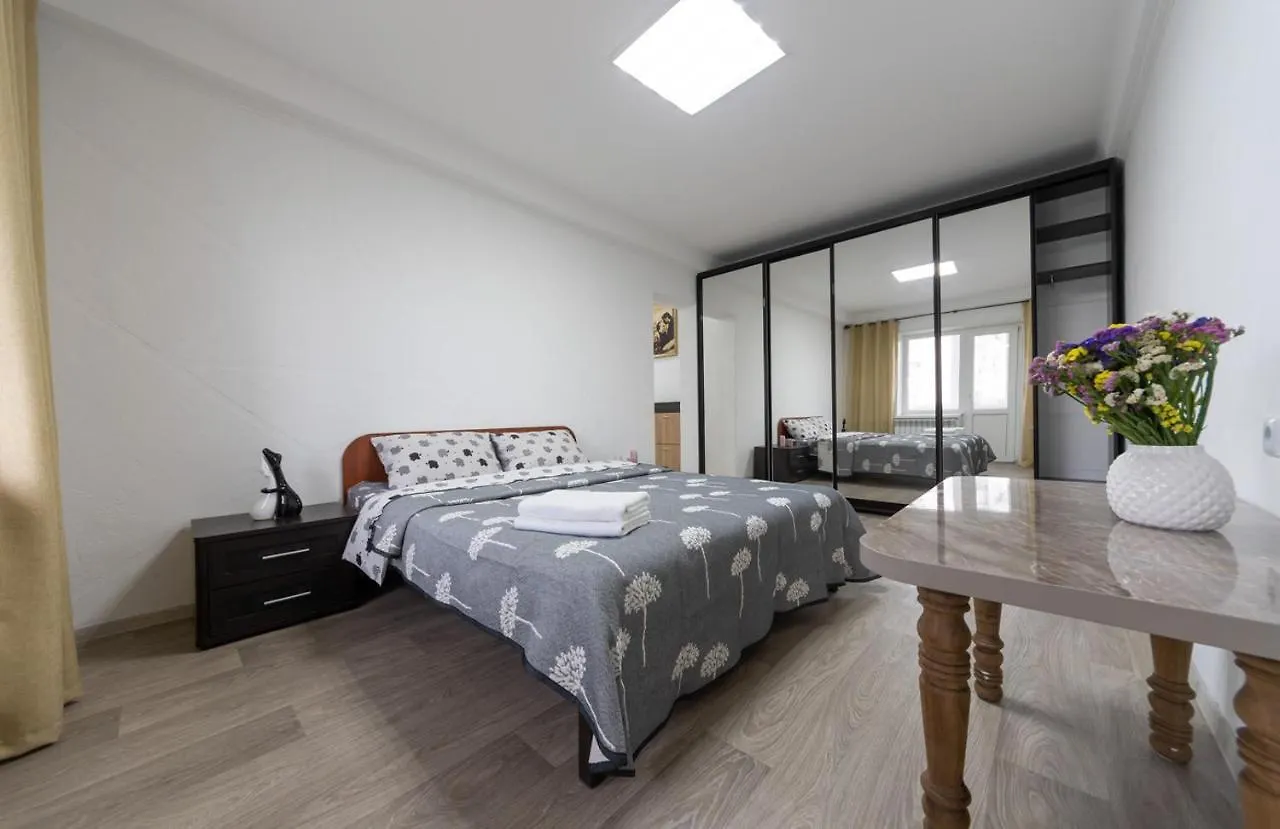 Apartment Світла, Комфортна Квартира Біля Метро Мінська Kyiv